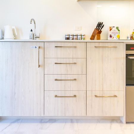כרייסטצ'רץ' City Living: Upper Studio Haven On Wilmer מראה חיצוני תמונה