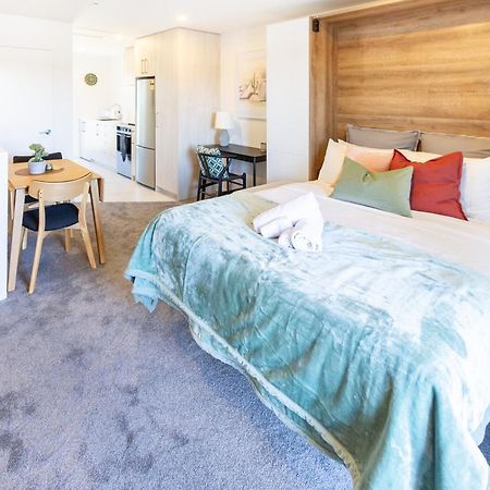 כרייסטצ'רץ' City Living: Upper Studio Haven On Wilmer מראה חיצוני תמונה