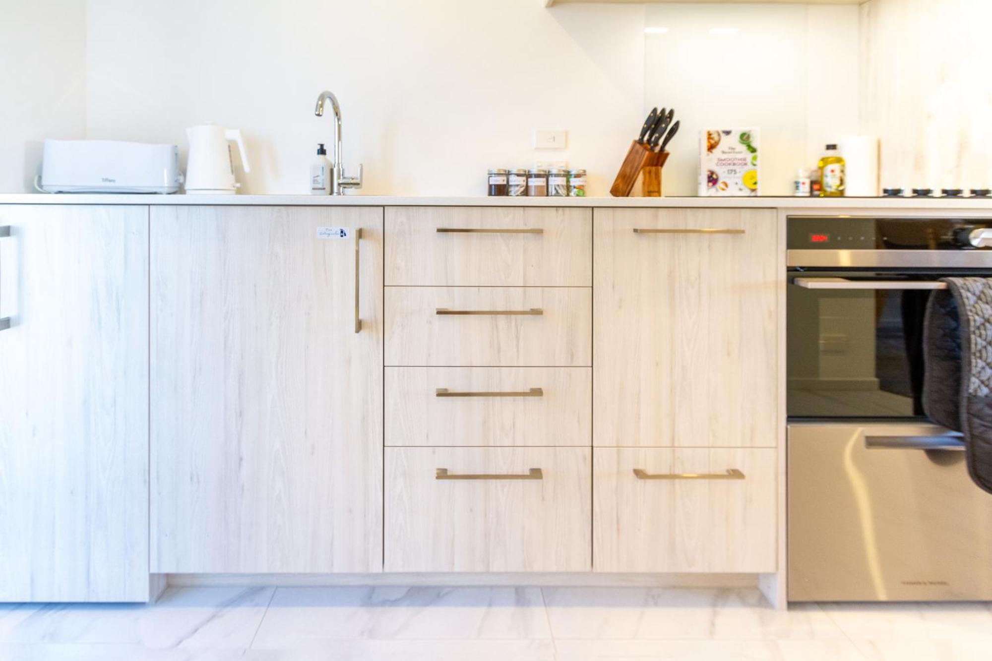 כרייסטצ'רץ' City Living: Upper Studio Haven On Wilmer מראה חיצוני תמונה